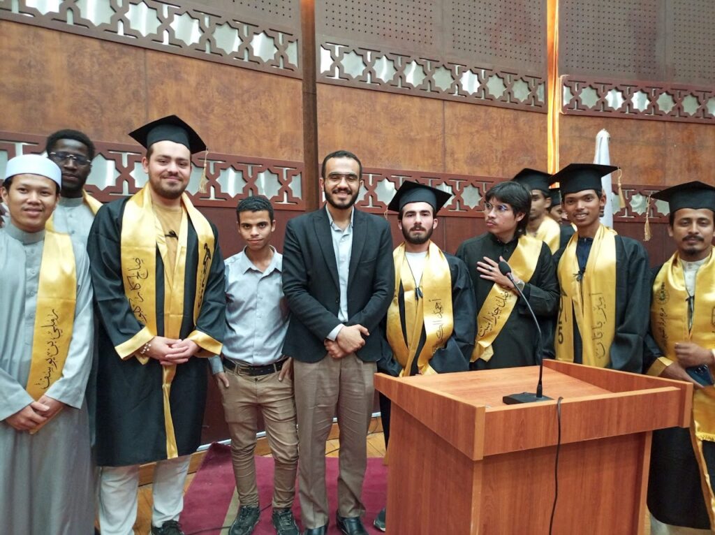Amr El-Khalil an Arabic tutor for non-native speakers at Al-Azhar university with his students