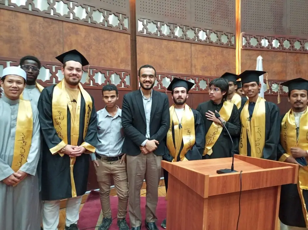 Amr El-Khalil an Arabic tutor for non-native speakers at Al-Azhar university with his students